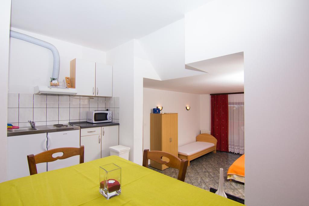 Apartmani Zuzic 크르크 객실 사진